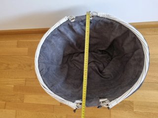 Cesto em vime branco com forro em tecido cinza