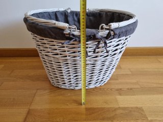 Cesto em vime branco com forro em tecido cinza