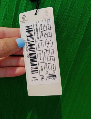 Vestido verde con tirantes de nudo