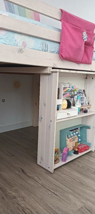 Cama alta infantil con escritorio