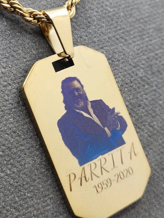 Medalla Parrita Acero Quirúrgico Chapado Oro