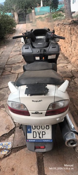 Suzuki Burgman 650 Blanca