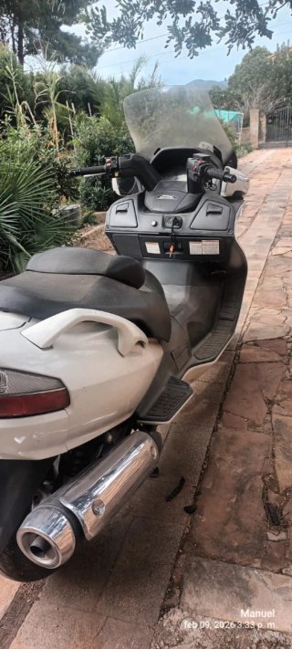 Suzuki Burgman 650 Blanca