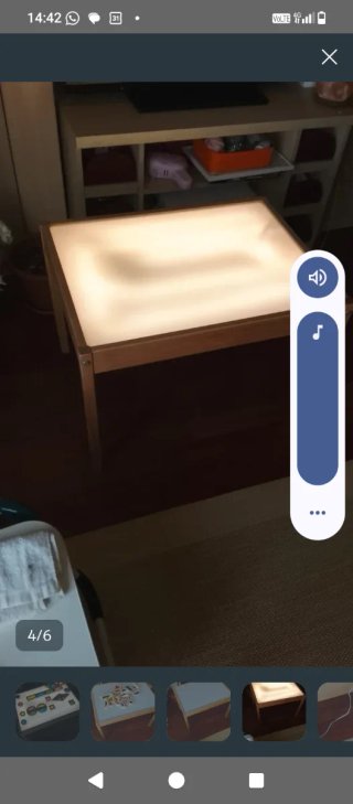 Mesa infantil de madera y tablero blanco