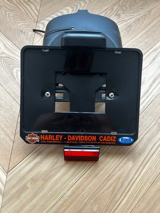 Portamatriculas y luz Harley Davidson