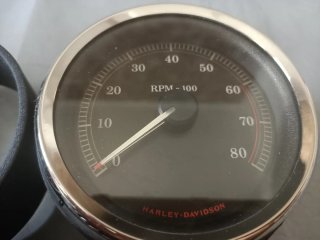 Tacómetro y soporte OEM Harley Davidson Sportster