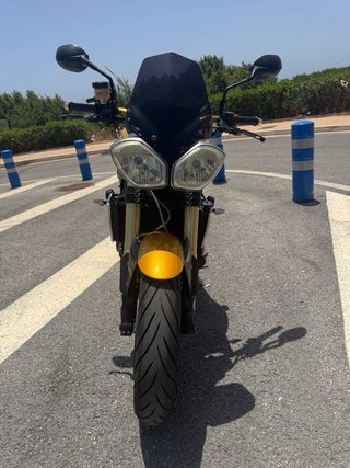 Triumph Speed Triple 1050 Dorada