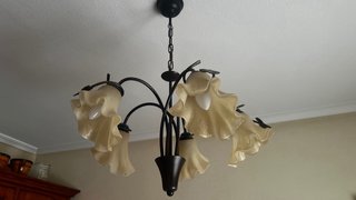 Lámparas de forja con detalles dorados