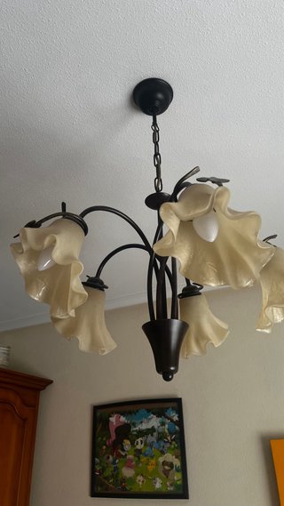 Lámparas de forja con detalles dorados