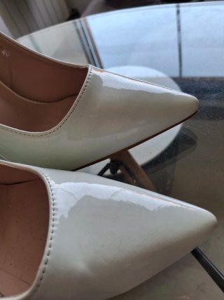 Zapatos de tacón blancos