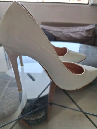 Zapatos de tacón blancos