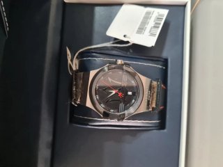 Reloj Maserati Negro y Dorado