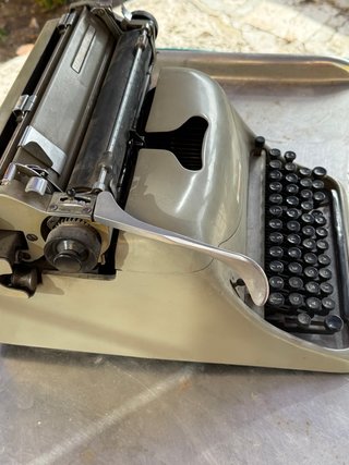 Máquina de escribir Hispano Olivetti Lexicon SG