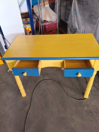 Conjunto muebles amarillo y azul habitación niños,