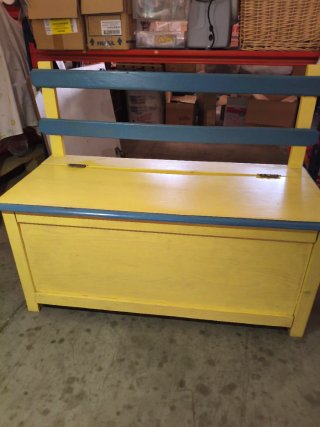 Conjunto muebles amarillo y azul habitación niños,