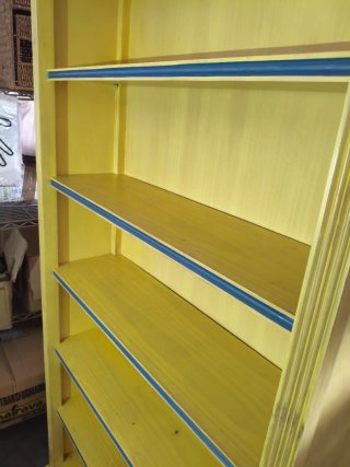 Conjunto muebles amarillo y azul habitación niños,