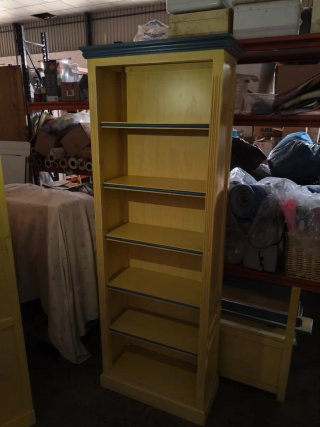 Conjunto muebles amarillo y azul habitación niños,