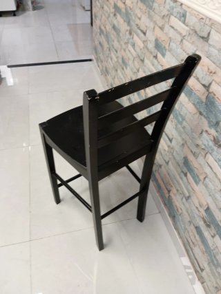 Silla alta tipo taburete con respaldo