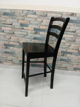Silla alta tipo taburete con respaldo
