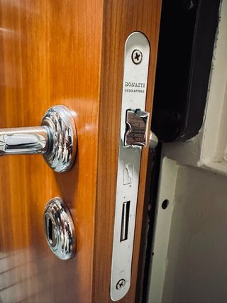 Porta battente da interno ciliegio con oblò