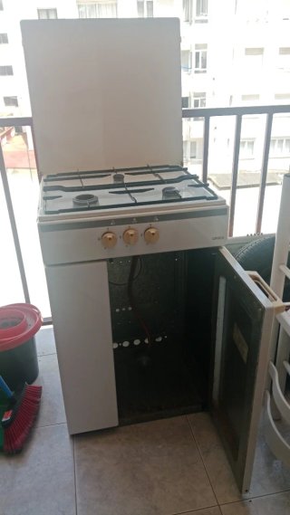 Cocina de butano blanca