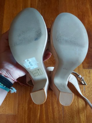 Tacones de ante beige