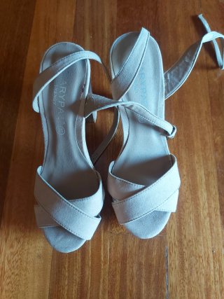 Tacones de ante beige