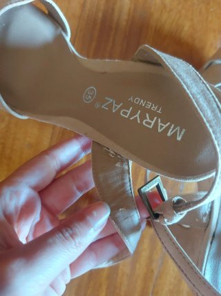 Tacones de ante beige