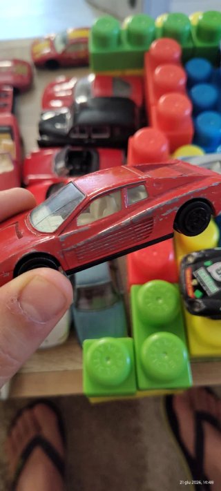 Modellino auto rossa