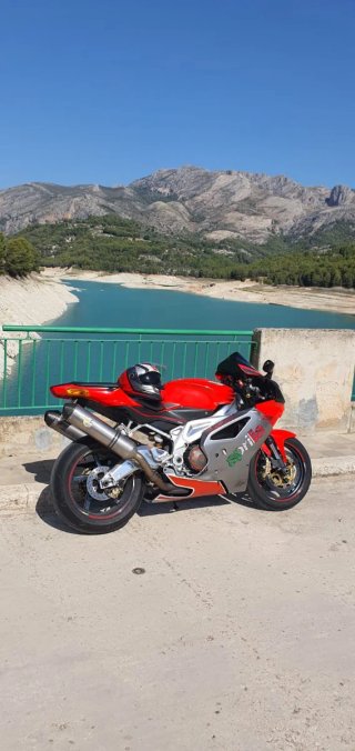 Motor Aprilia RSv1000R factory