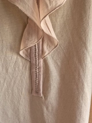 Blusa B&L volantes beige y rosa