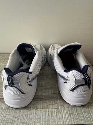 New Balance 530 Plata y Blanco