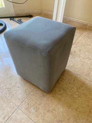 Puf Cúbico Gris Tapizado