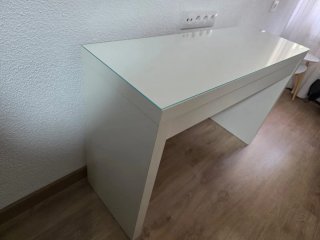 Escritorio tocador Malm blanco y cristal