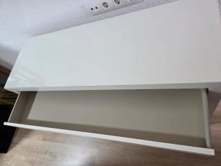 Escritorio tocador Malm blanco y cristal