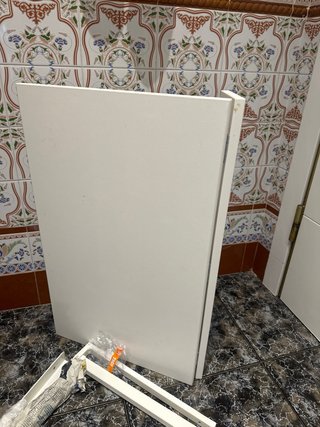 Mesa plegable blanca para espacios pequeños