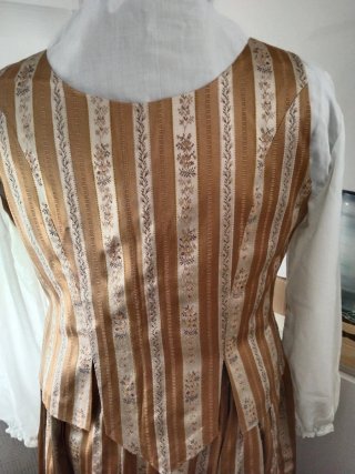 Traje de huertana grande.Camisa, falda y chaleco.