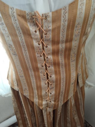 Traje de huertana grande.Camisa, falda y chaleco.