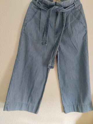 Pantalones vaqueros anchos con cinturón