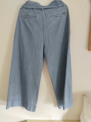 Pantalones vaqueros anchos con cinturón
