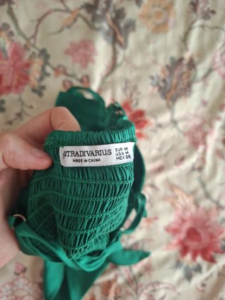 Top tirantes verde Stradivarius