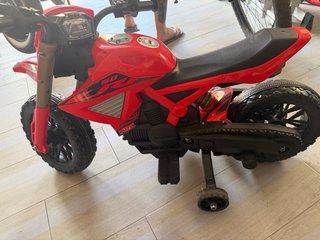 Moto a batería infantil roja 07