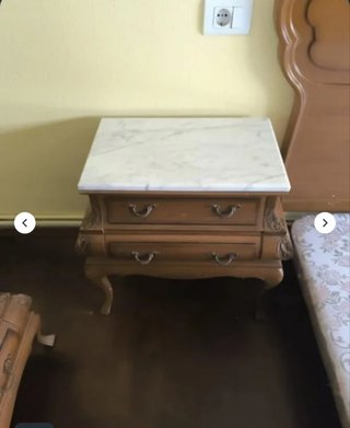Cómoda de madera con espejo redondo