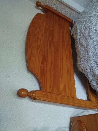 Armario de madera con 2 cajones