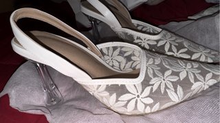 Zapatos de novia con encaje floral