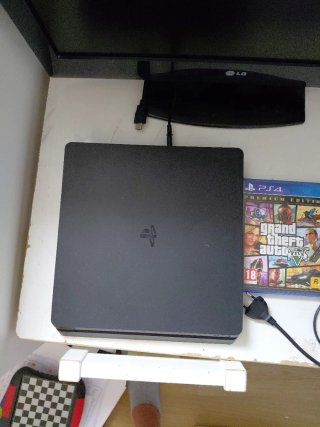 Consola PS4 Slim Negra + Juego GTA V