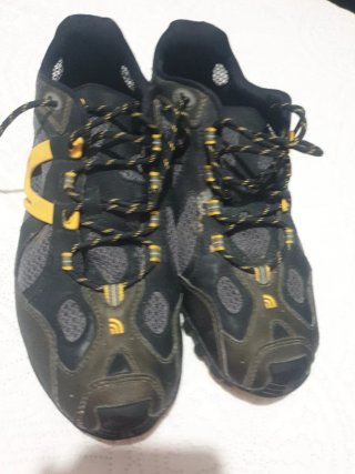 Zapatillas The North Face Negras y Amarillas