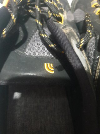 Zapatillas The North Face Negras y Amarillas