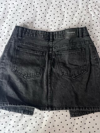 Falda vaquera negra Pull and Bear Talla M