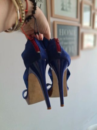 Zapatos de tacón azul